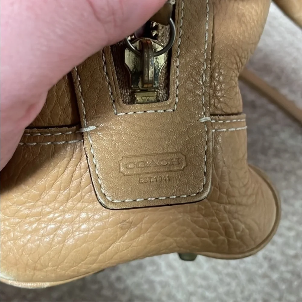 Coach leather shoulder purse in camel color